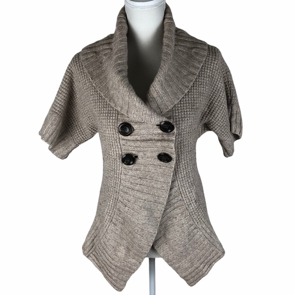 Banana Republic Sweaters - BANANA REPUBLIC Short Sleeve Beige Sweater